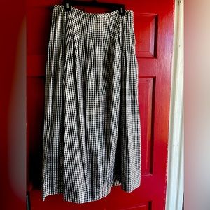 Maggy London black & white gingham 100% silk maxi skirt Size 14-16